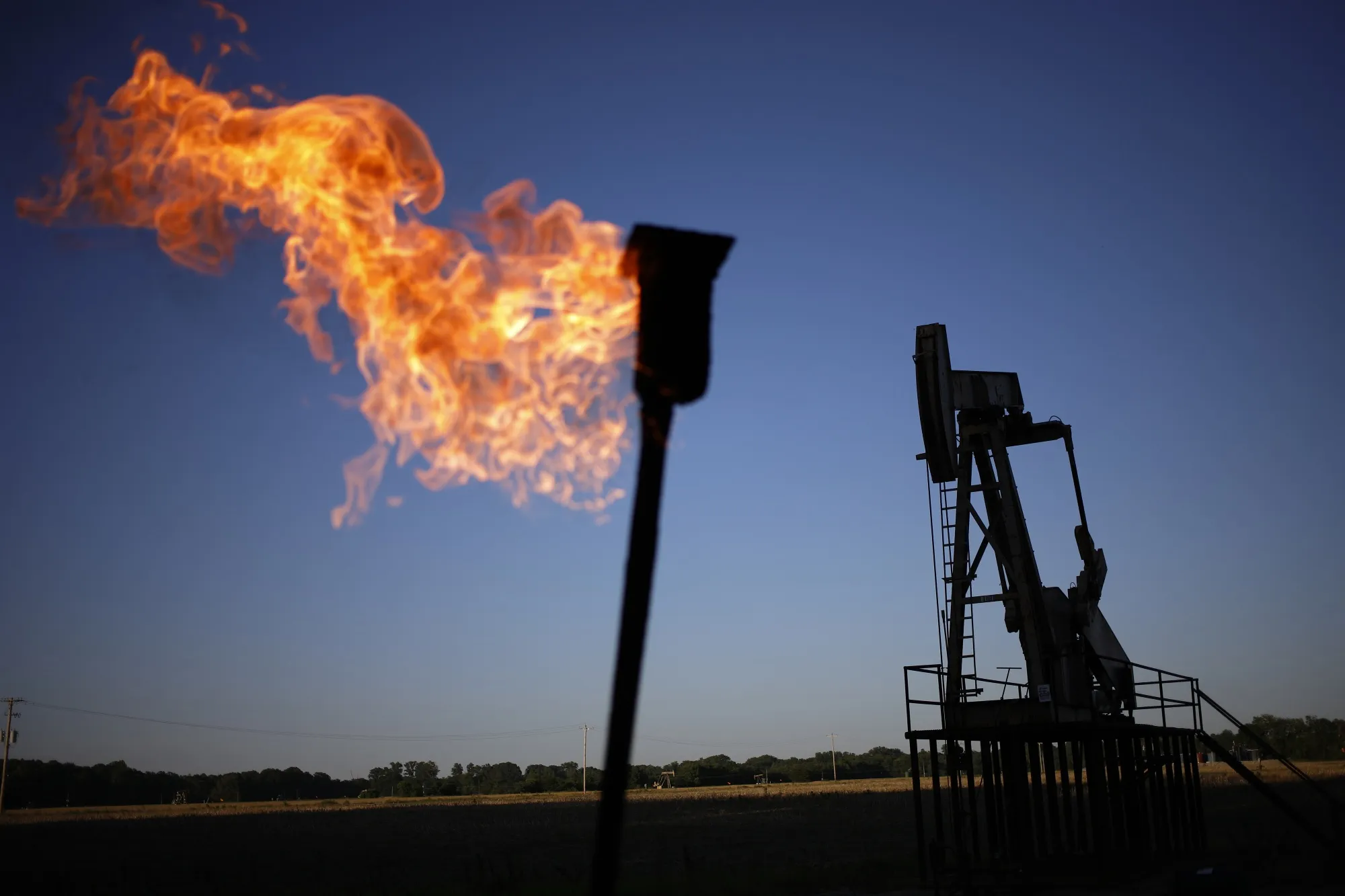 A natural gas flare burns&nbsp;in Grayville, Illinois, US.&nbsp;