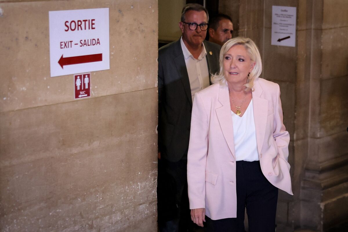 <strong>Marine Le Pen Bets on the Politics of Ankle Tags</strong>