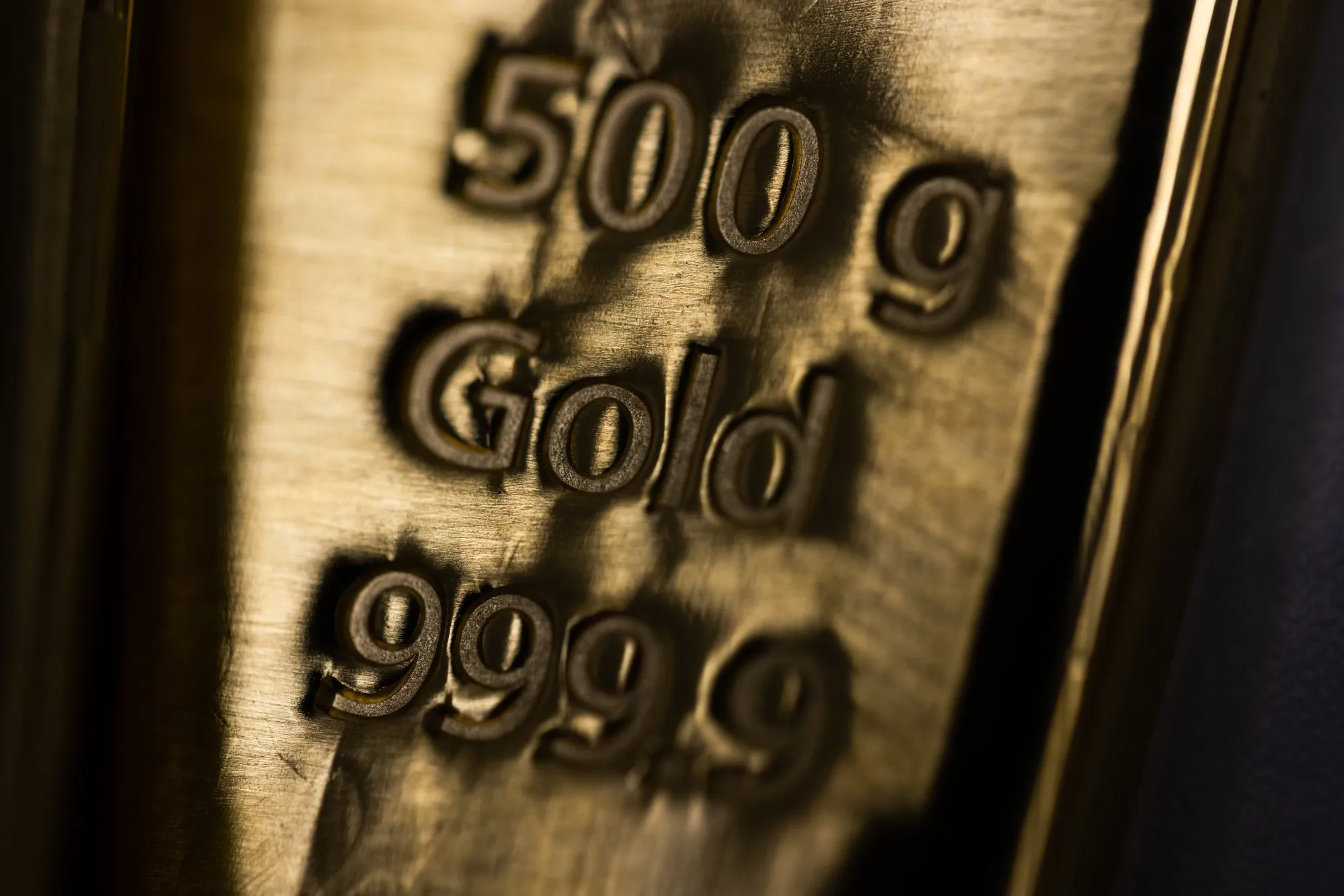 Gold has already lost more than 5% from its intraday peak last week on signs some trade tensions&nbsp;may be easing.