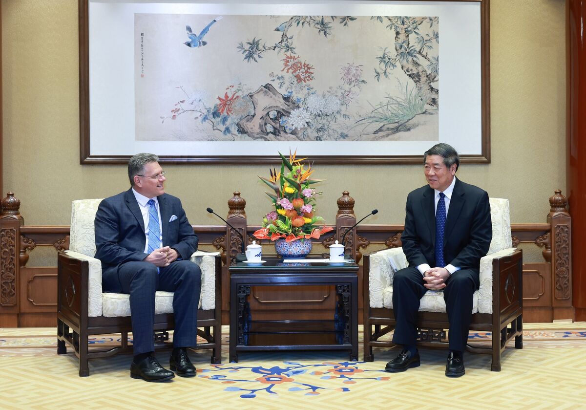 Lãnh đạo thương mại Trung Quốc, EU gặp gỡ khi căng thẳng thuế quan của Trump gia tăng