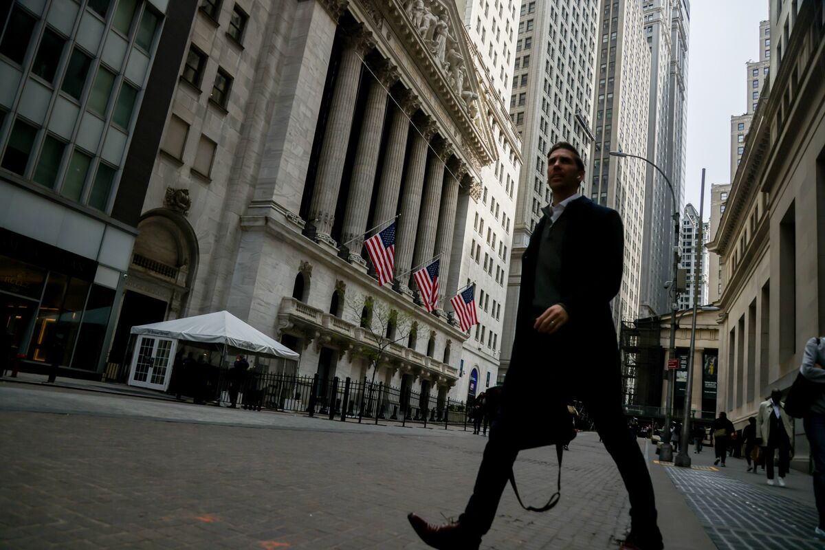 Wall Street Conviction Frays on Trades Riding Out AI, War Shock