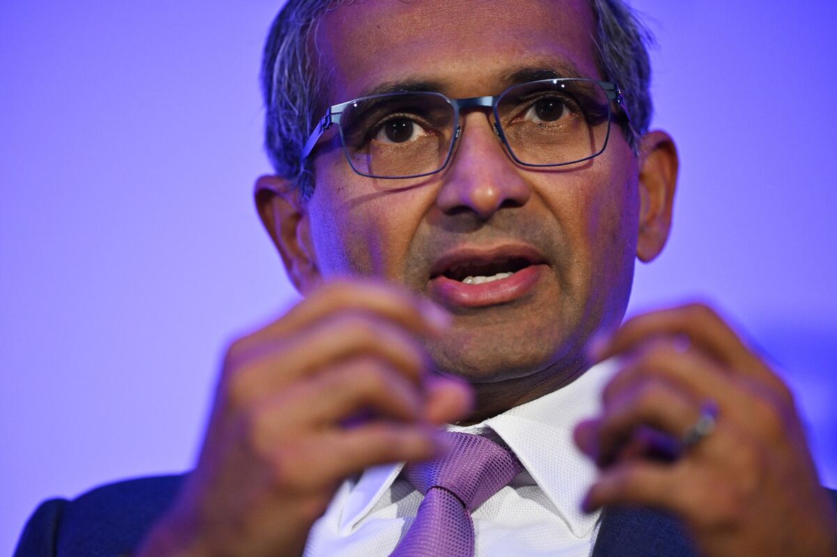 Smith &amp; Nephew Surges on $500 Million Buyback Plan, Profit Beat