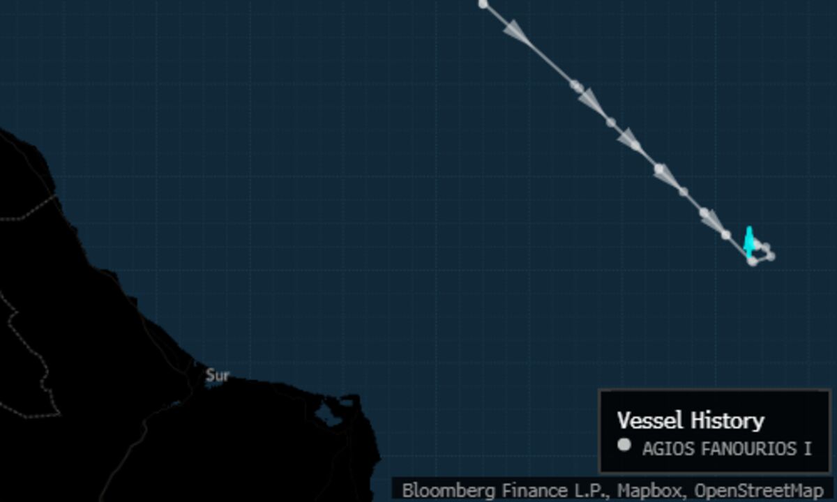 Oil Tanker That Exited Hormuz Comes to a Halt in Gulf of Oman