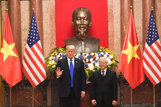 Boeing Signs $15.7 Billion Vietnam Orders on Trump’s Visit