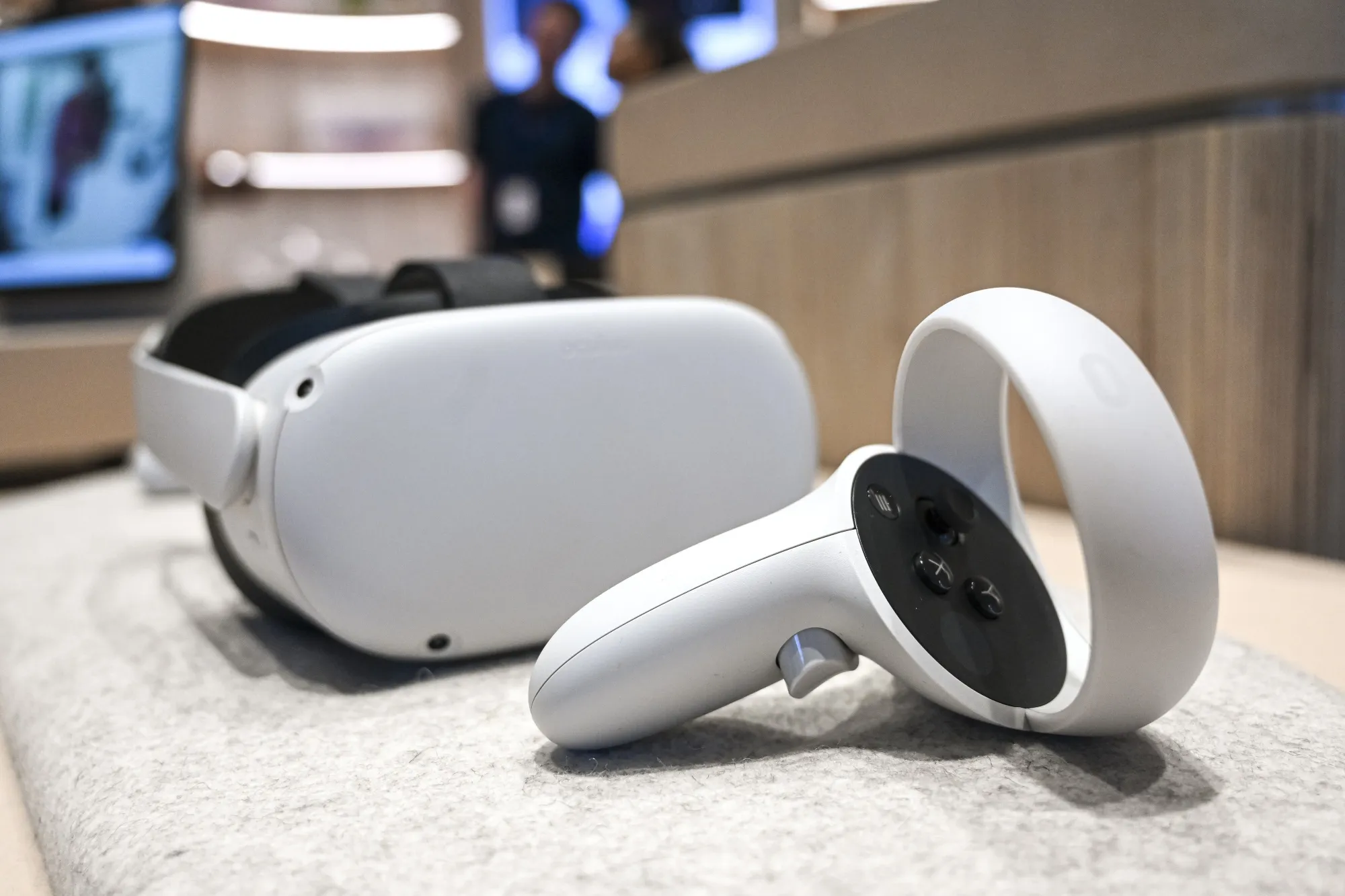 A Meta Oculus Quest 2 VR headset at the&nbsp;Meta Store in Burlingame, California.