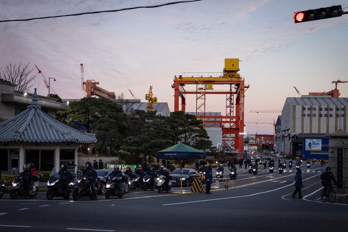 Koreans Are Shunning Dangerous Shipbuilding Jobs Envied by Trump