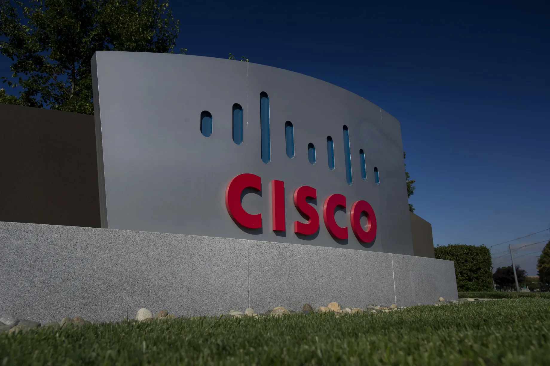 Cisco Sees First Revenue Growth in Eight Quarters; Shares Up