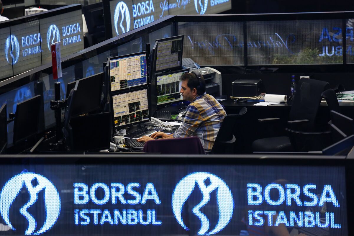 Turkey Freezes Assets of Fund Executives in Redemption Crisis