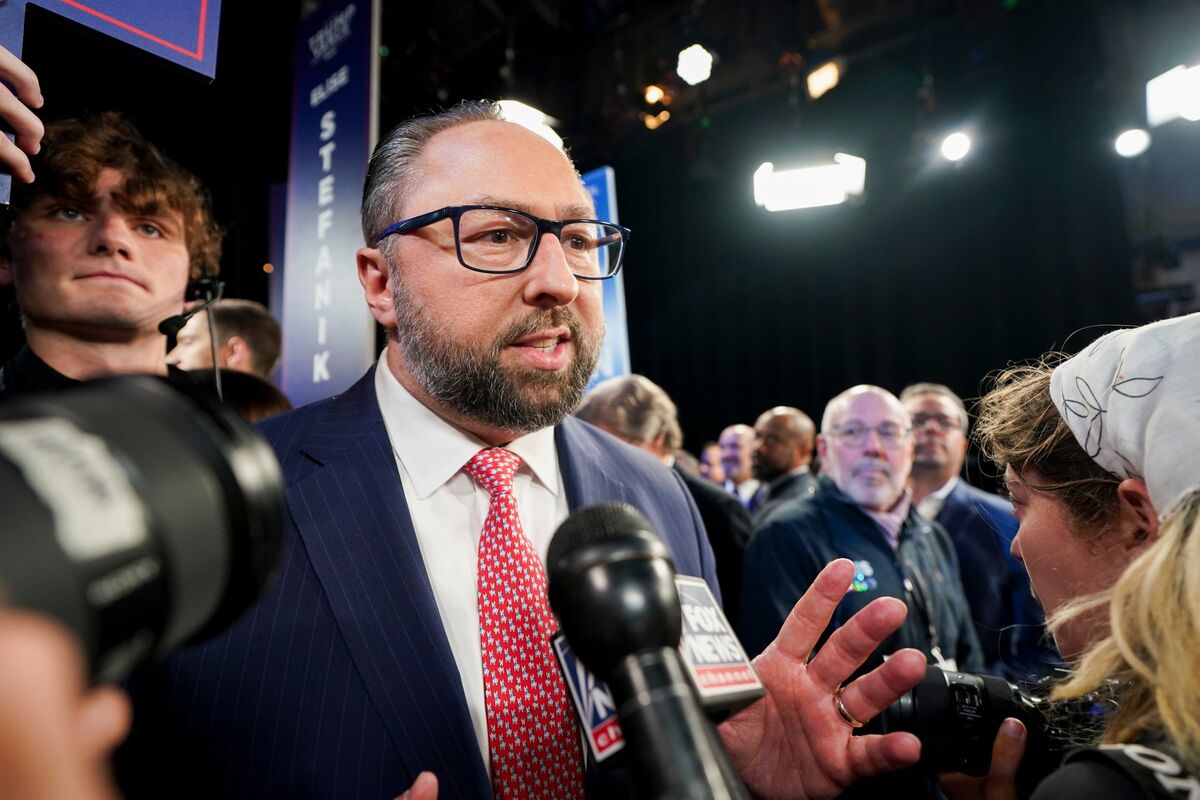 White House Looks to Tap Veteran Trump Advisers as Midterms Loom