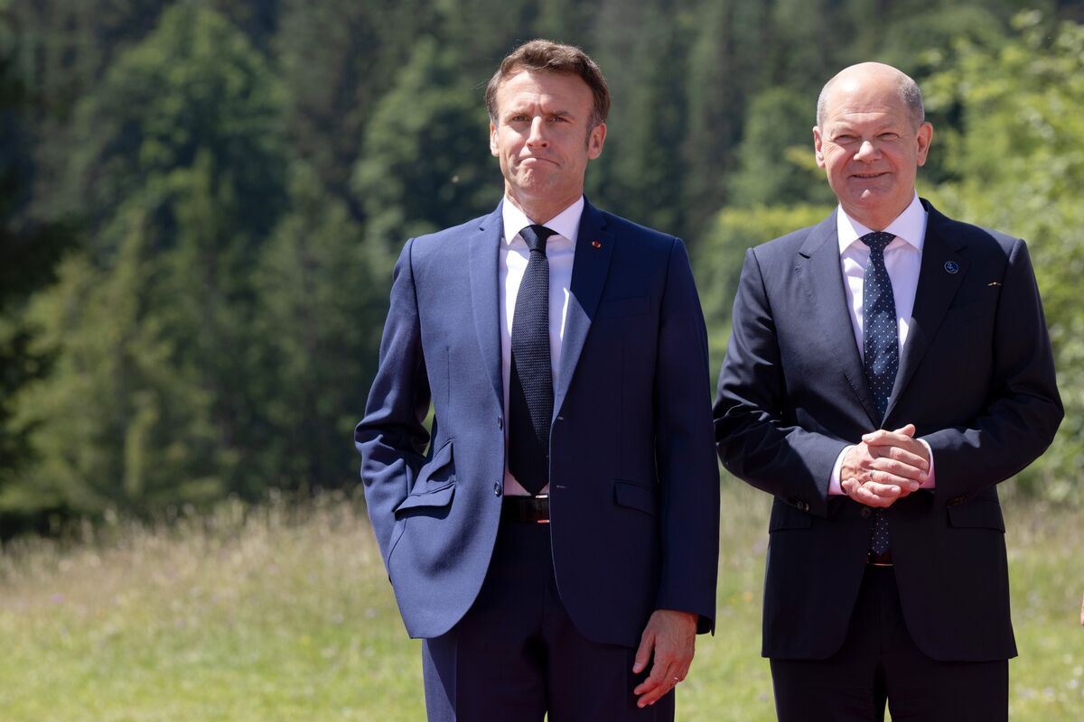 Scholz and Macron Pledge to Strengthen EU in Response to Russia - Bloomberg