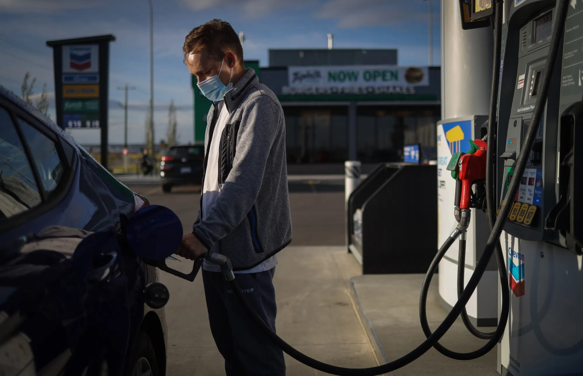Canada's Biggest Gas Station Company Eyes Deals As Cash Piles Up