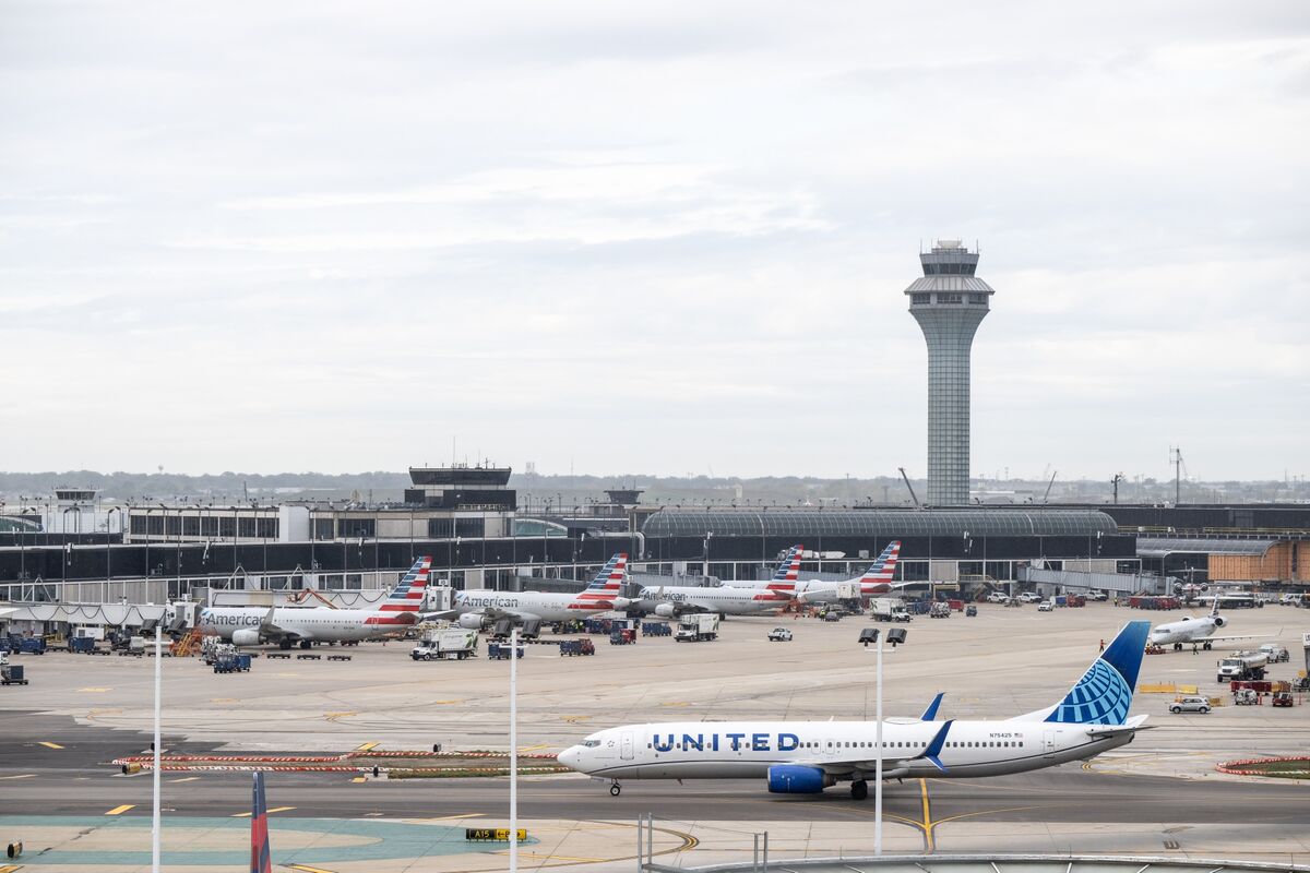 bloomberg.com - Miranda Davis - Airlines Still Waiting on Final Decision on O'Hare Flight Cap