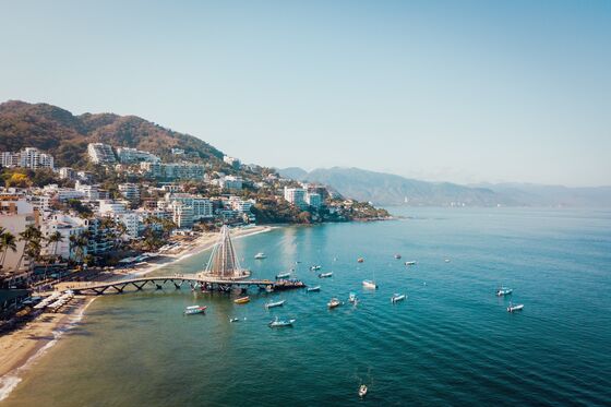 Travel Industry Sees Glimmers of Recovery in Africa, Antarctica