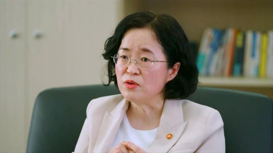 Top Antitrust Cop Steers Korea Away From Hard Tech Crackdown