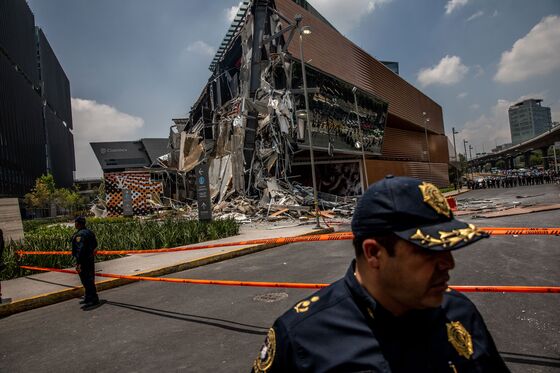 Section of New High-End Fashion Mall Collapses in Mexico City