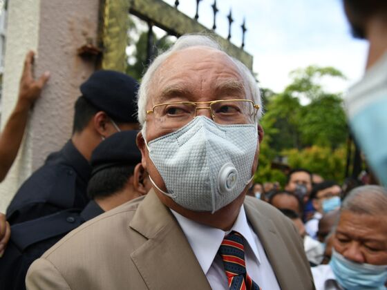 1MDB Trial Adjourned With Najib in Quarantine