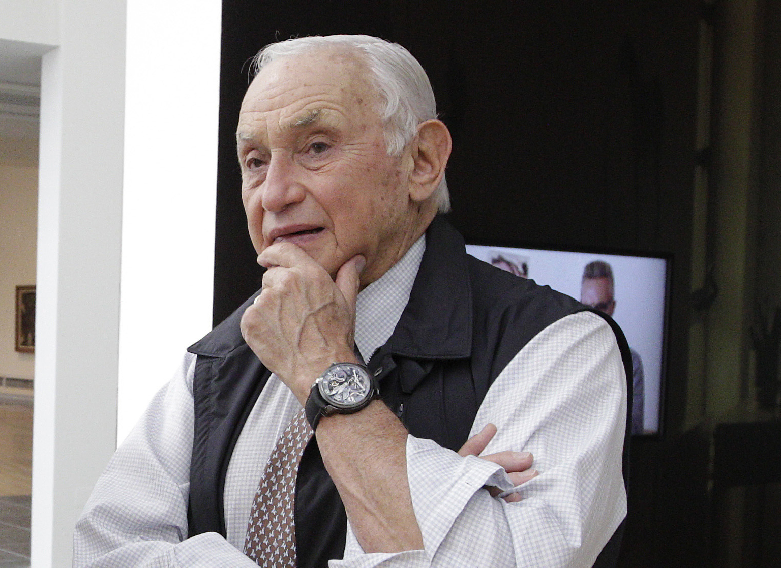 Leslie Wexner Can Be Subpoenaed by Mail in Epstein Suit, Judge Says