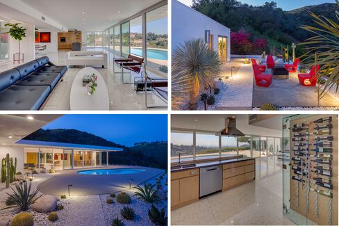 The house by Robert L. Earl epitomizes the blending of indoors and outdoors that characterized mid-mod architecture.