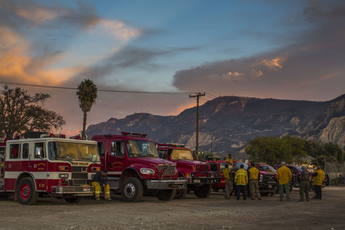 All Evacuations Lifted For Southern California Wildfire - Bloomberg