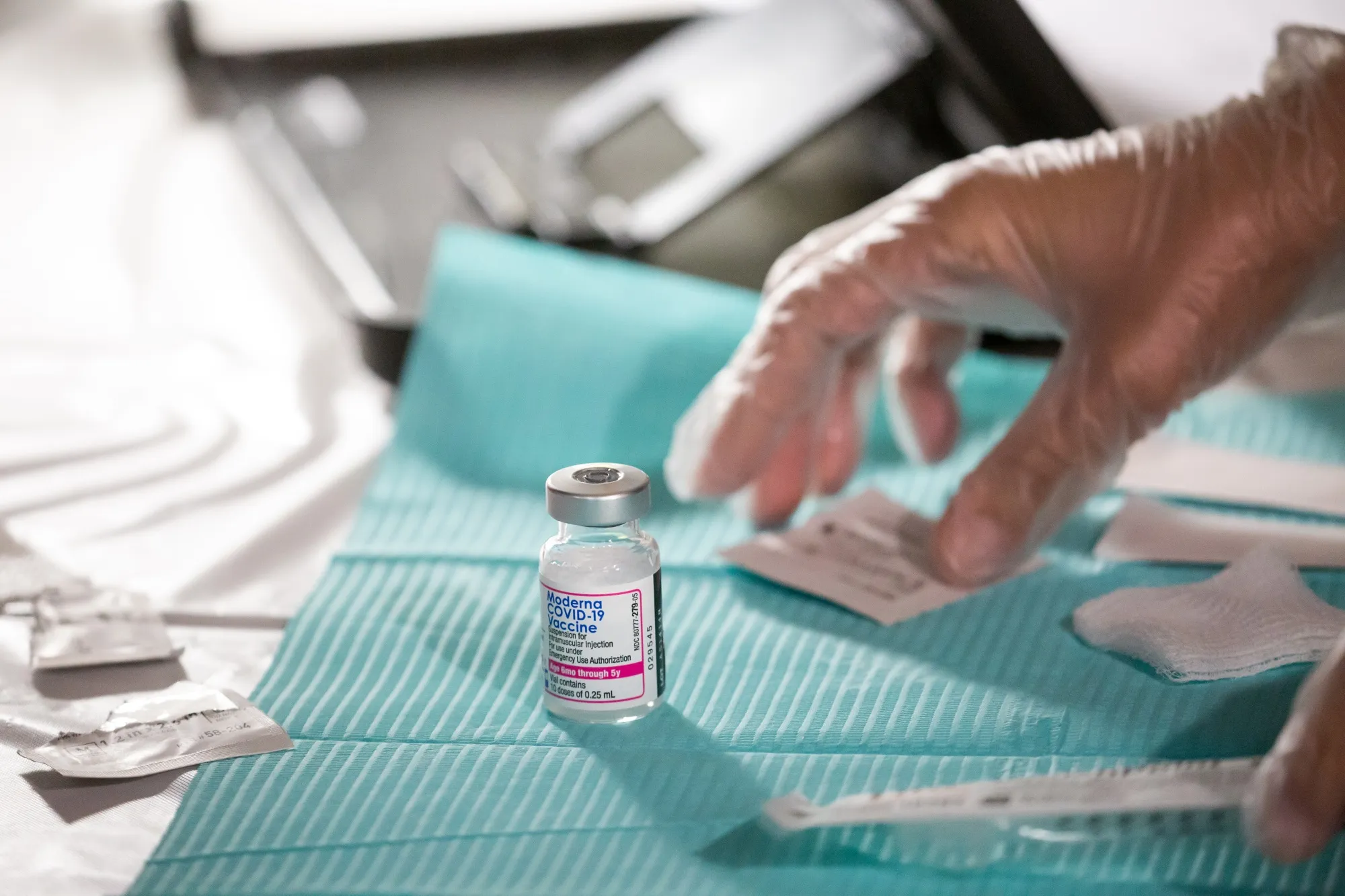 A healthcare worker prepares a dose of the&nbsp;Covid-19 vaccine in&nbsp;New York City.&nbsp;