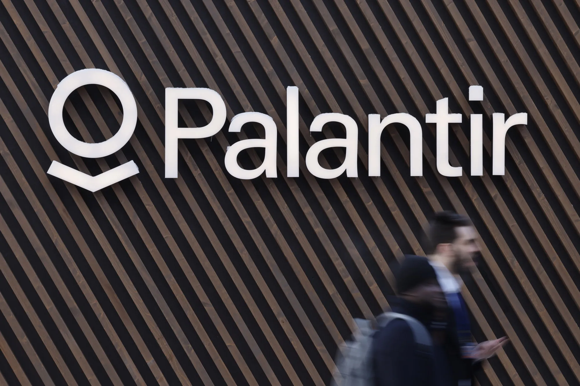 If Palantir wants to satisfy investors, it has a high bar to clear when it reports after the close on Monday.&nbsp;