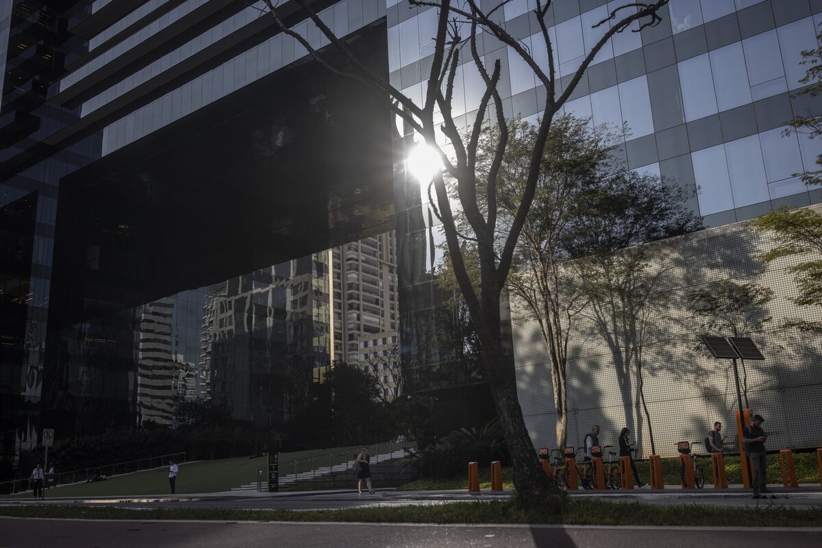 assets.bwbx.io image