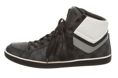1489703079_casual-friday-sneakers-bloomberg-silicon-valley-01