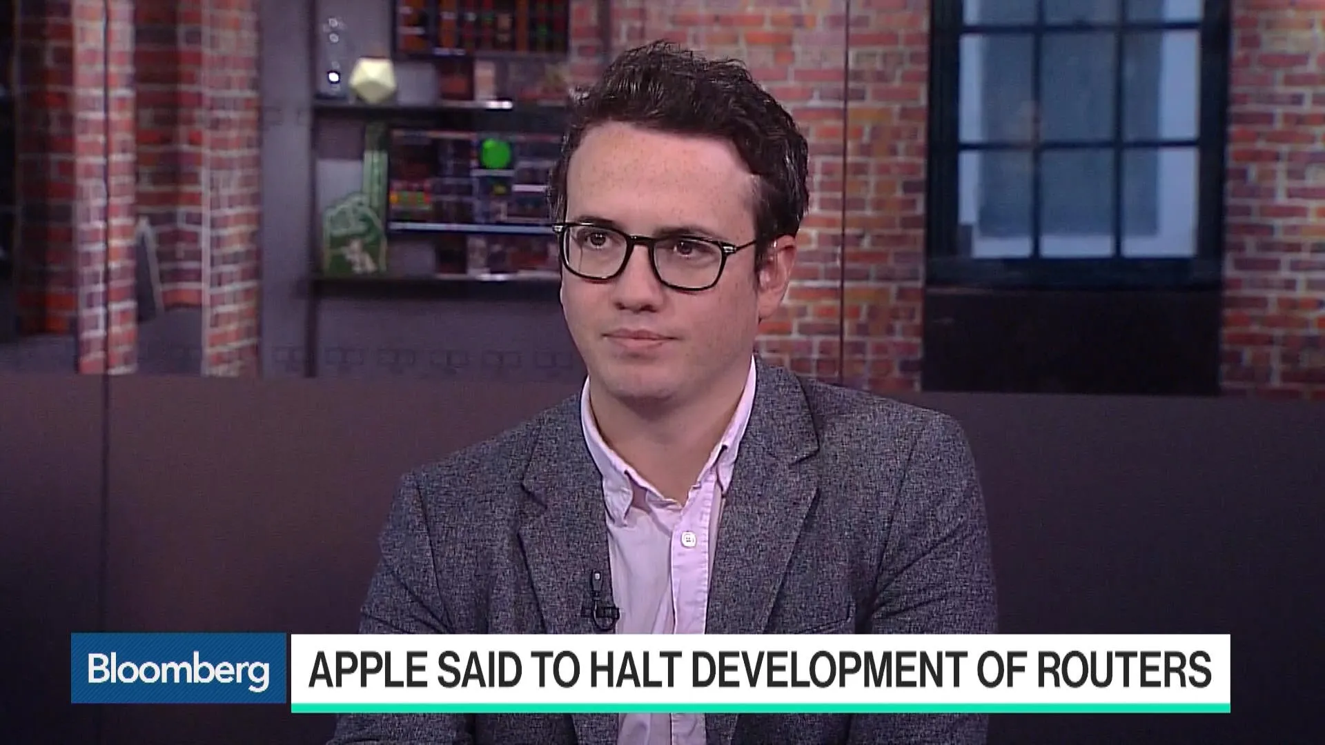 Watch Apple Said to Halt Development of Routers - Bloomberg