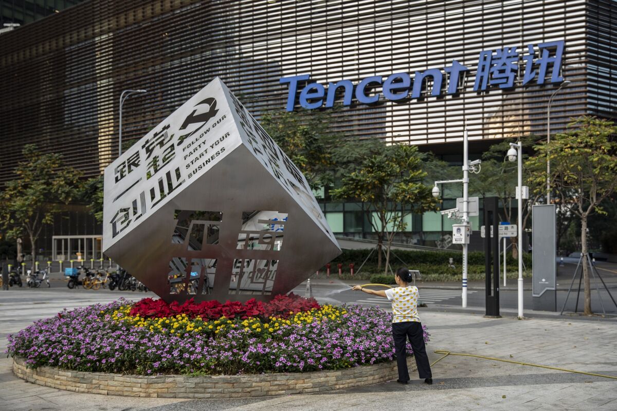 tencent selloff by chinese investors deepen woes amid crackdown - bloomberg