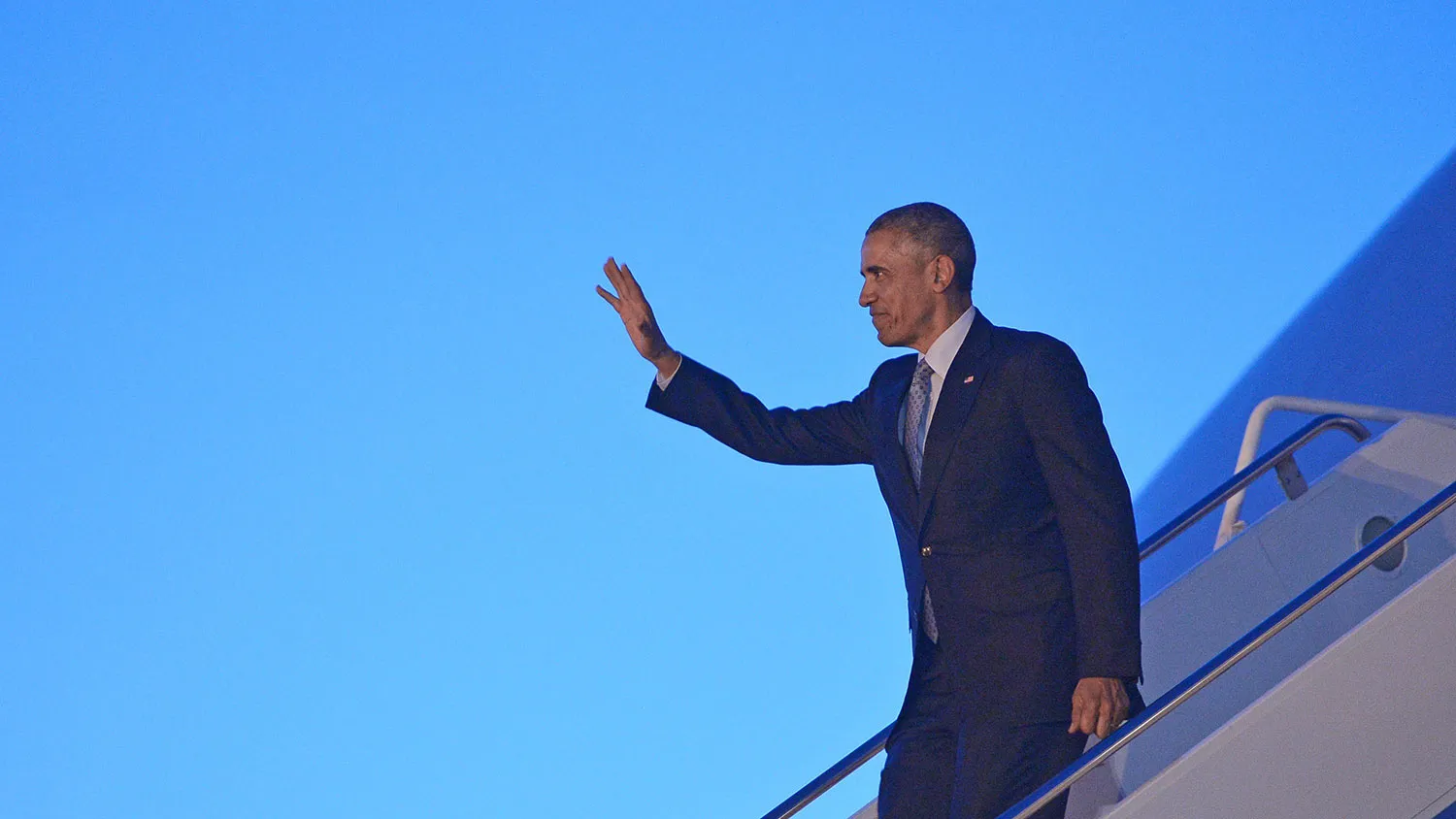 US President Barack Obama steps off Air Force One upon arrival at Hill Air Force Base on April 2, 2015 in Utah.
