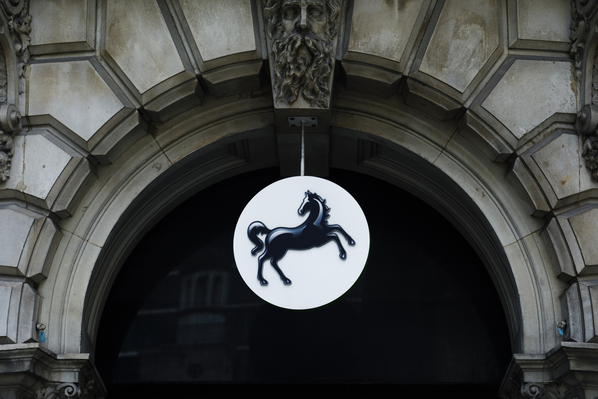 Lloyds Banks Booming Profits A Sign Of A Stronger Uk Economy - 6raip0o