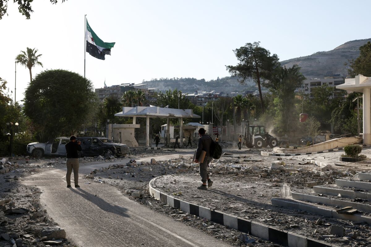 Syrian Clashes Ease After Israeli Air Strikes in Damascus