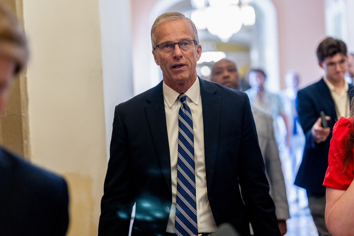 Thune Urges Trump to Name Permanent Spy Chief to Replace Pulte