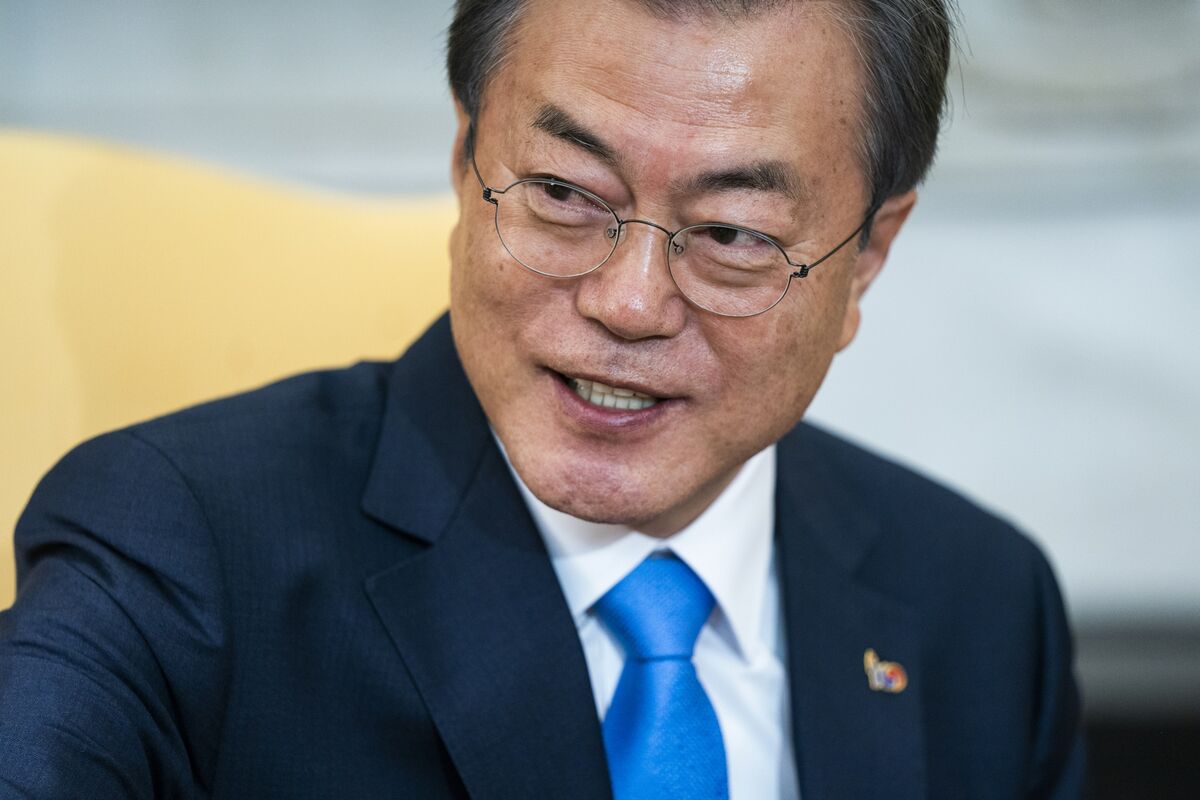 韓国大統領が日本に対話呼び掛け、南北統一に決意