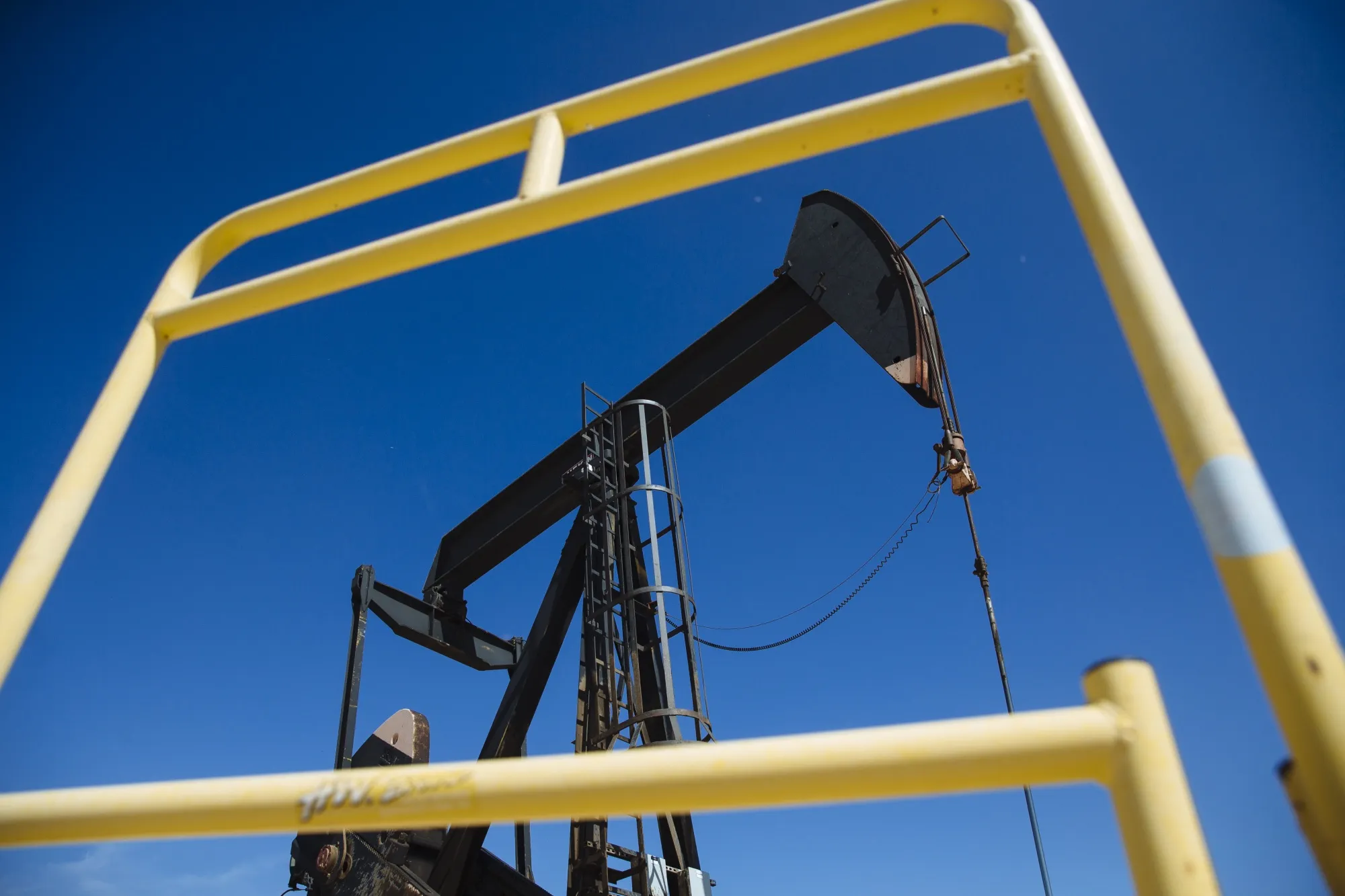 U.S. Oil Industry Prioritizes Output Over Debt 