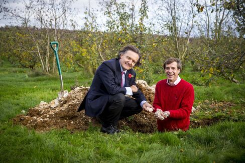 Pierre-Emmanuel Taittinger and Patrick McGrath study soil samples. Source: Thomas Alexander/Taittinger via Bloomberg.