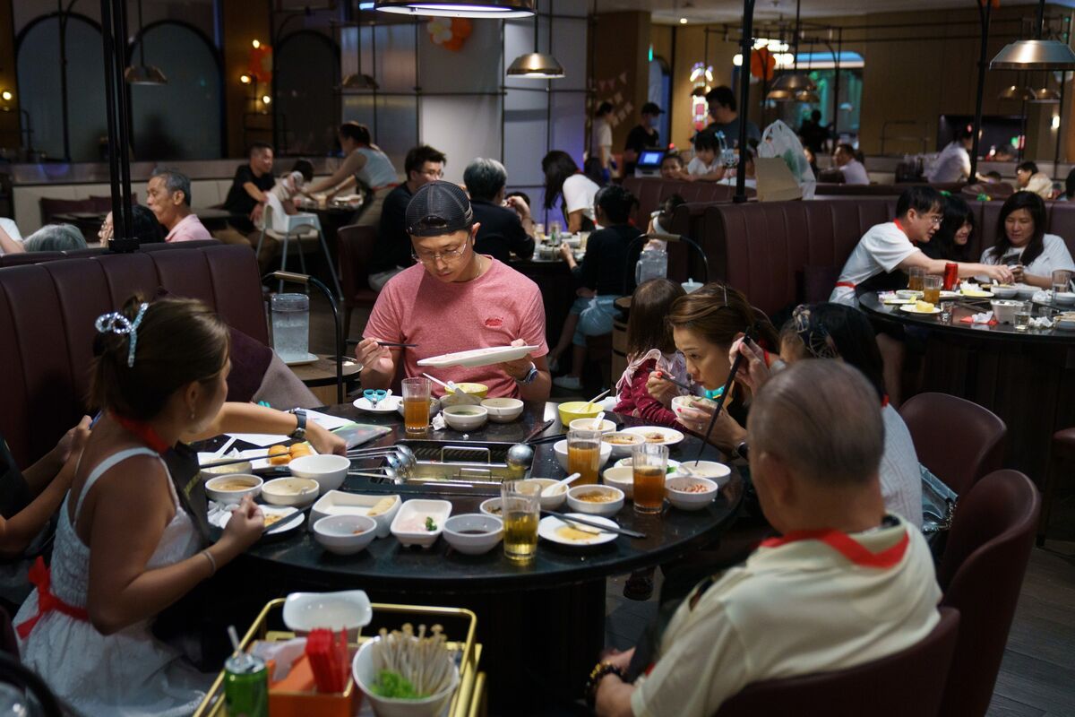 Chinese Hotpot Chain Haidilao’s Sales Drop as Diners Hold Back
