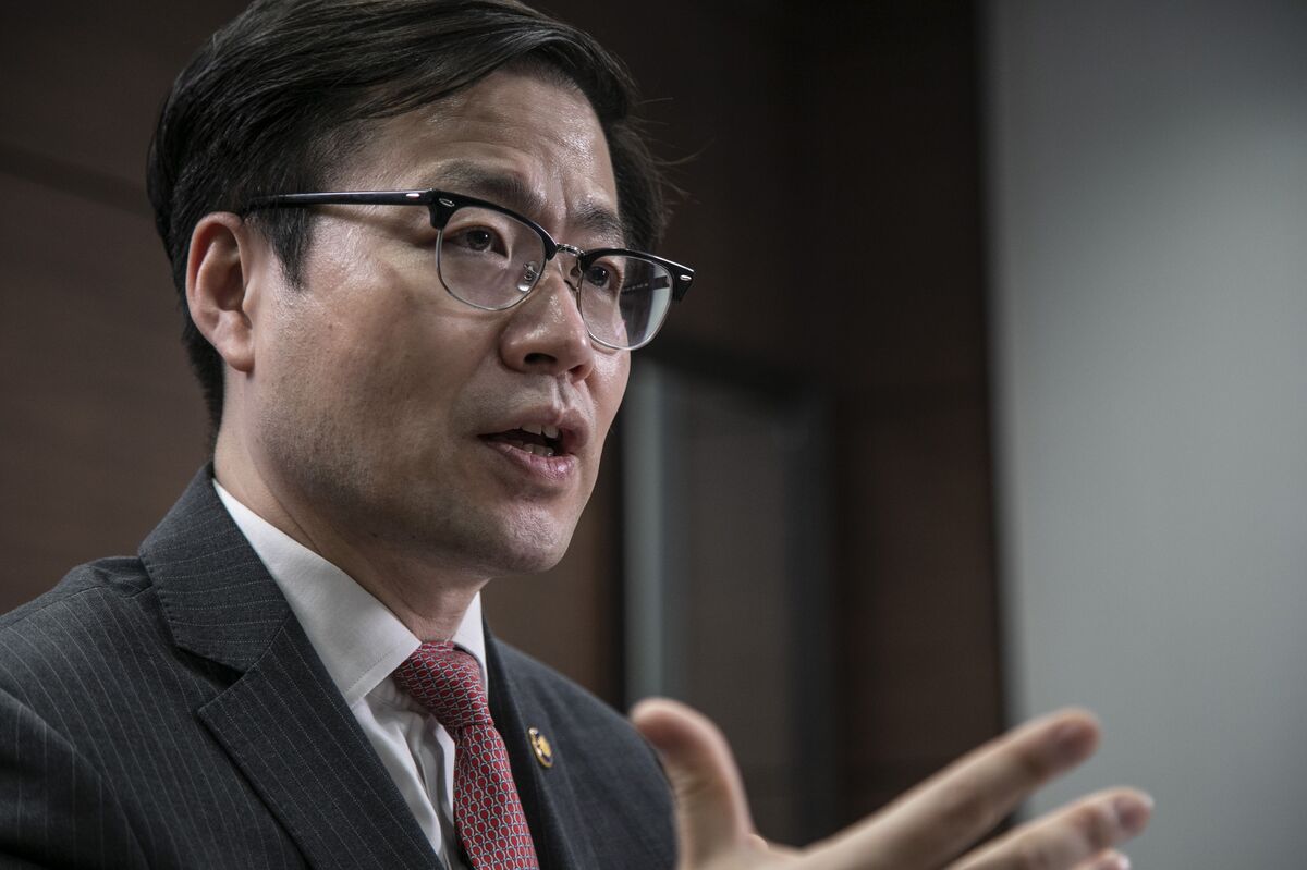 assets.bwbx.io image