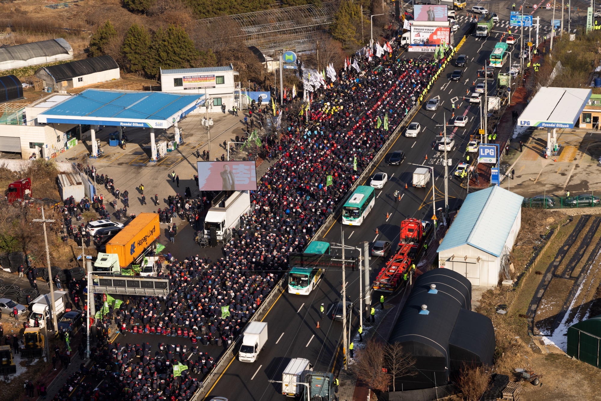 South Korea Orders More Striking Truckers to Return to Work Bloomberg