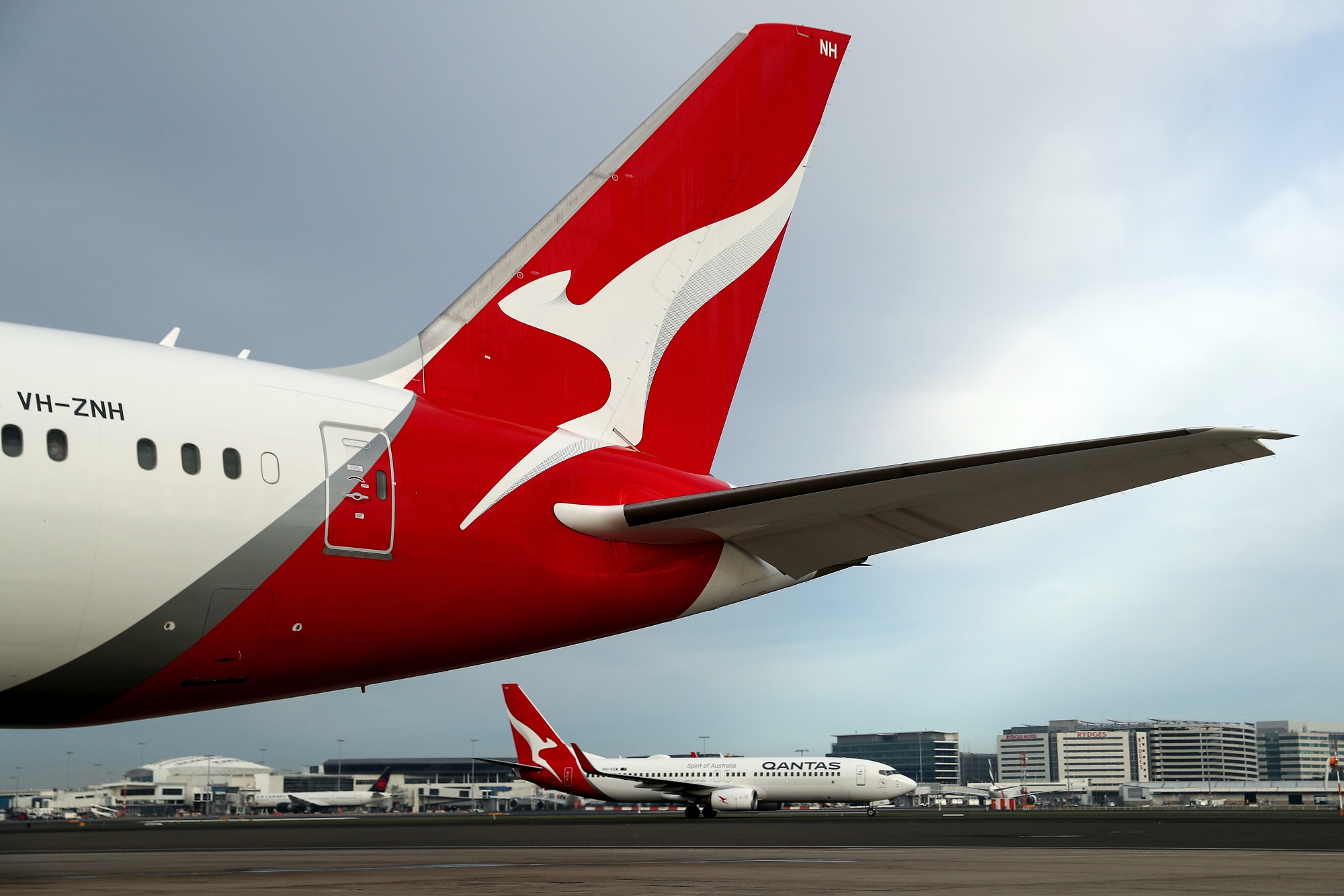 毎日激安特売で 営業中です QANTAS カンタス オーストラリア 空港 航空