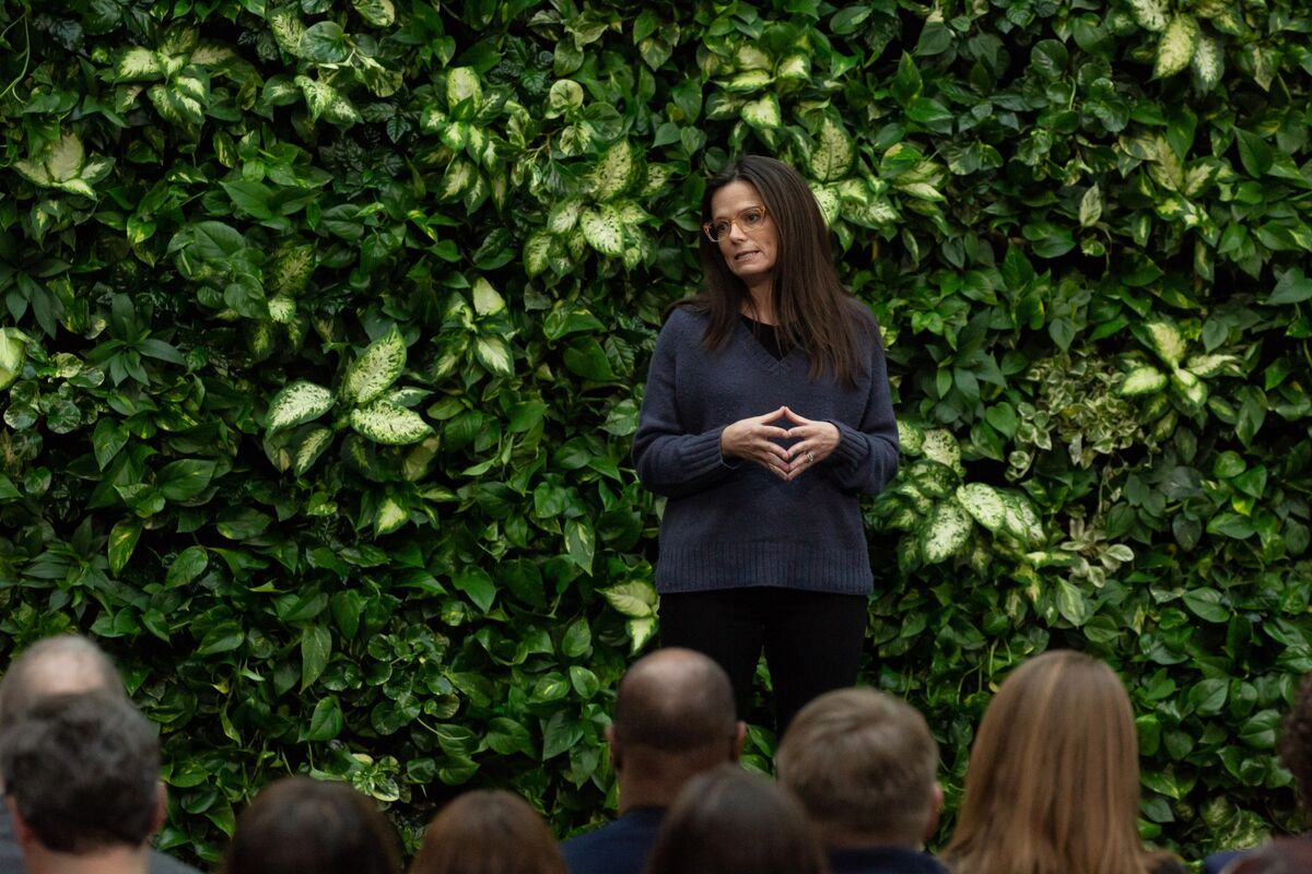 A profile of Microsoft CFO Amy Hood, who paused some data center expansion last year, a decision some say led to its current supply crunch and growth bottleneck (Bloomberg)