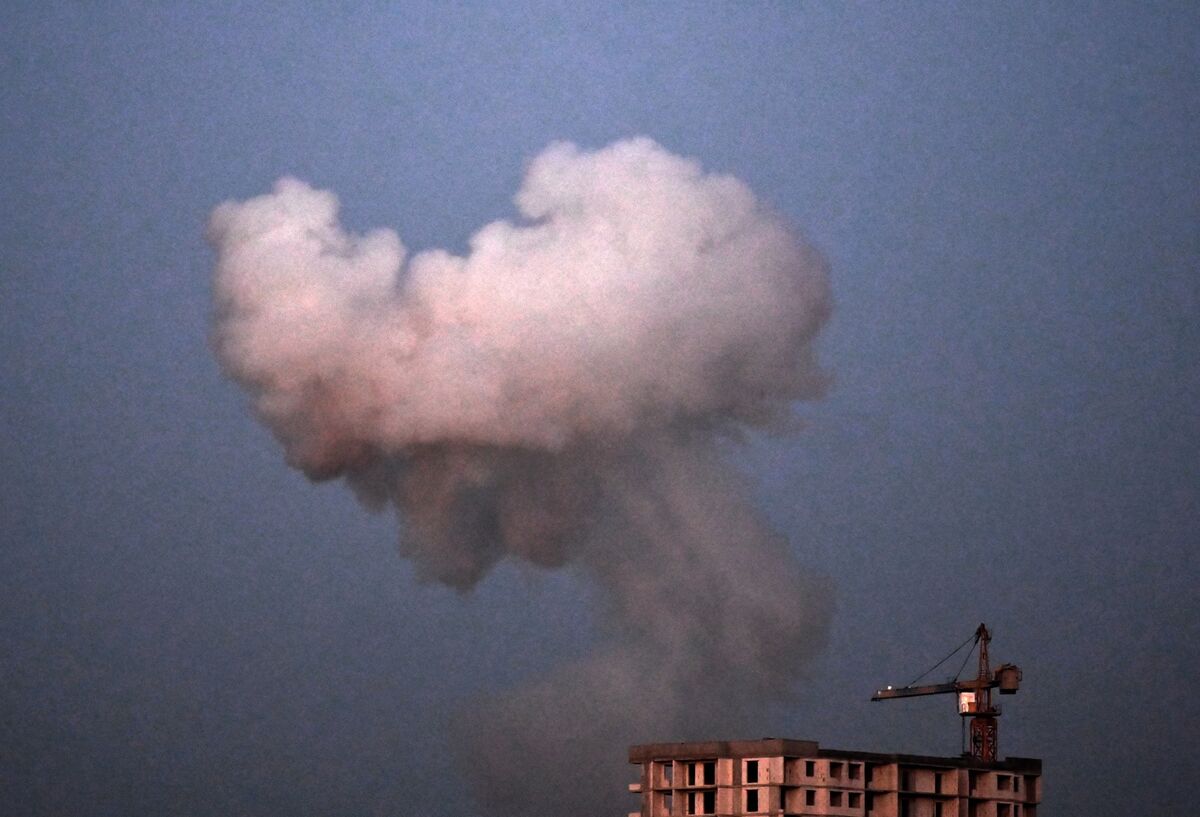 Russian Air Strikes on Kyiv Kill 18 as Putin Snubs US on War