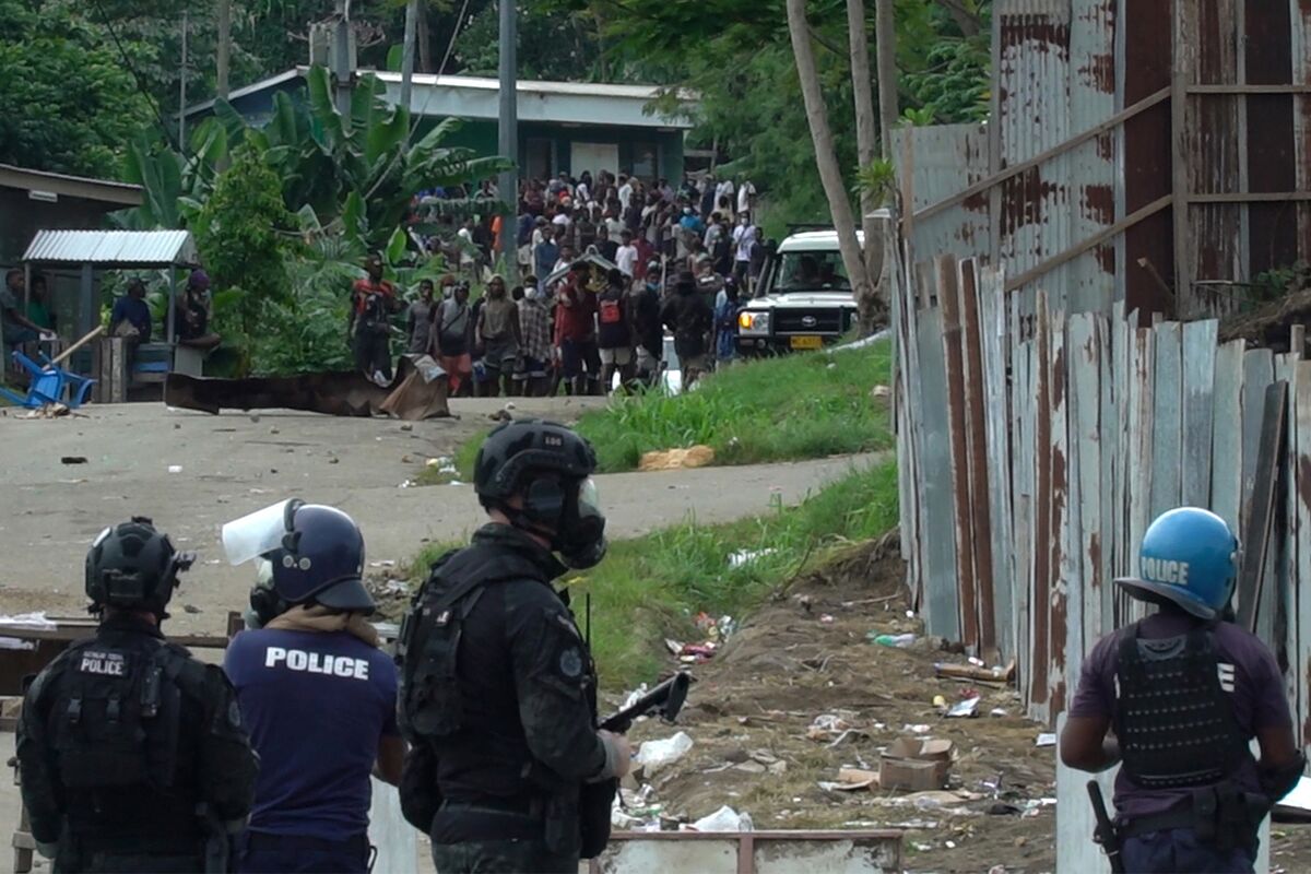 China to Send Riot Gear, Police Advisory Team to Solomon Islands