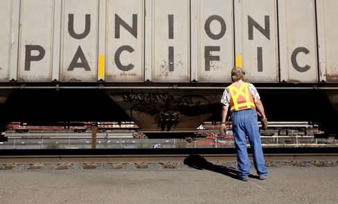 Union Pacific Couples More Cars for U.S. Home Building