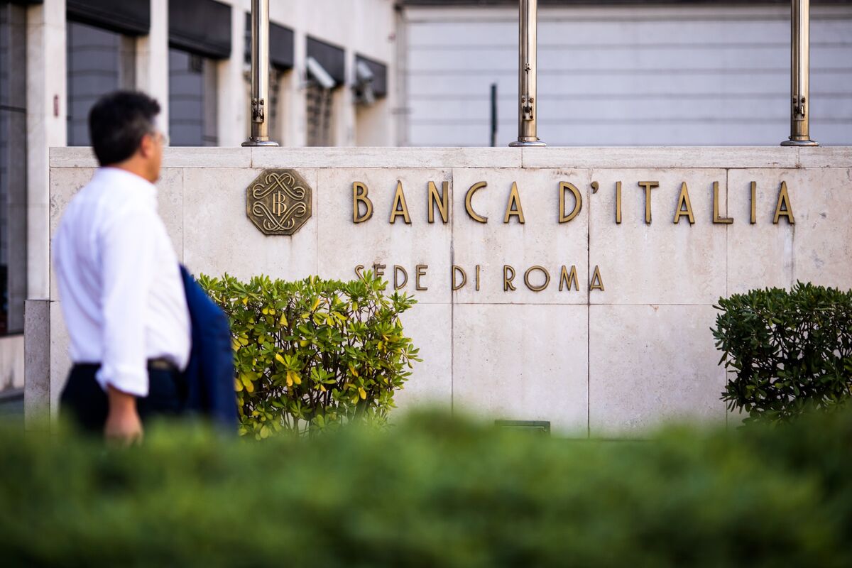 BFF Drops After Bank of Italy Suspends Dividends Amid Probe