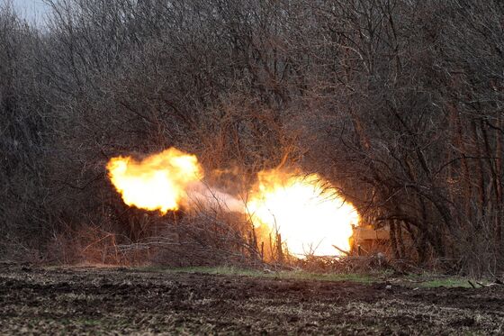 Ukraine’s Forces Get Boost From Arsenal of Old-Fashioned Artillery