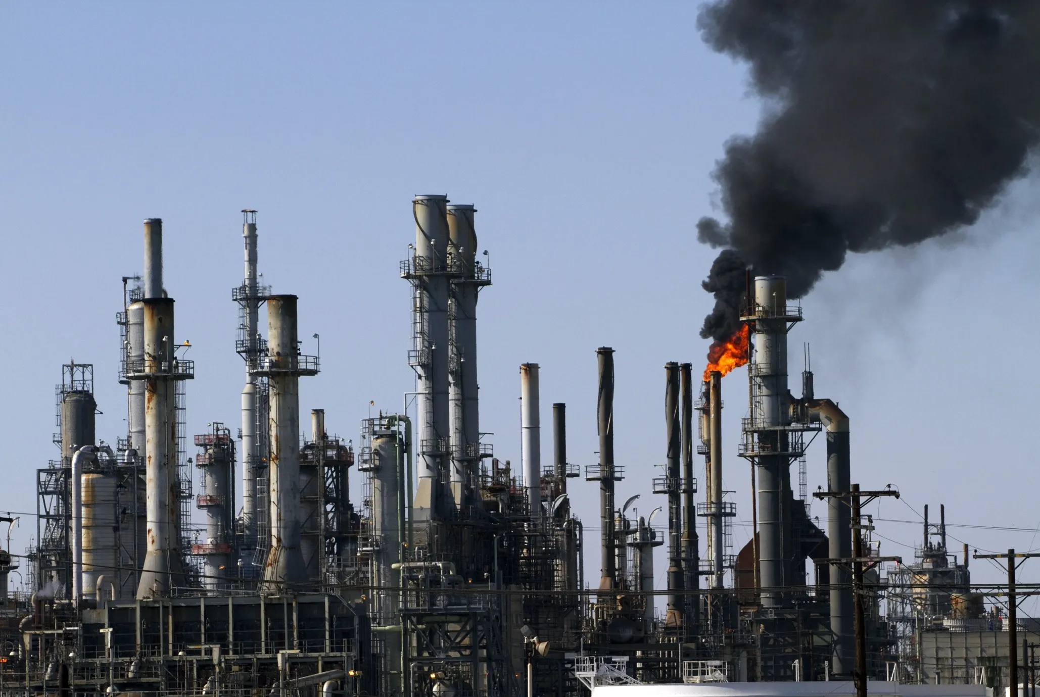 For a Change, Oil's Latest Tear Not Dragging Down Retail Shares
