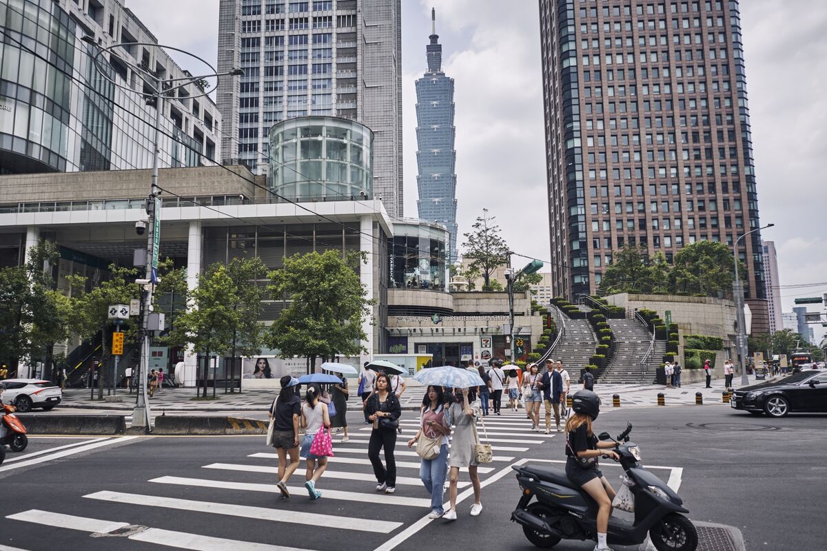 🟪"Incontri a Taipei: Assicuratori taiwanesi sotto pressione per il dollaro forte"