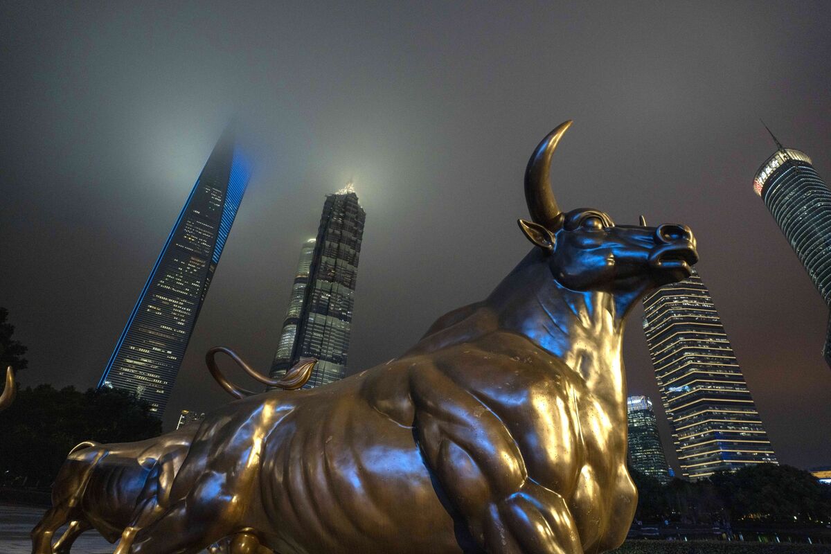 ブルームバーグのニュース記事「中国株高が続く可能性、個人投資家の熱狂に至らず－急落にも警戒感」の画像