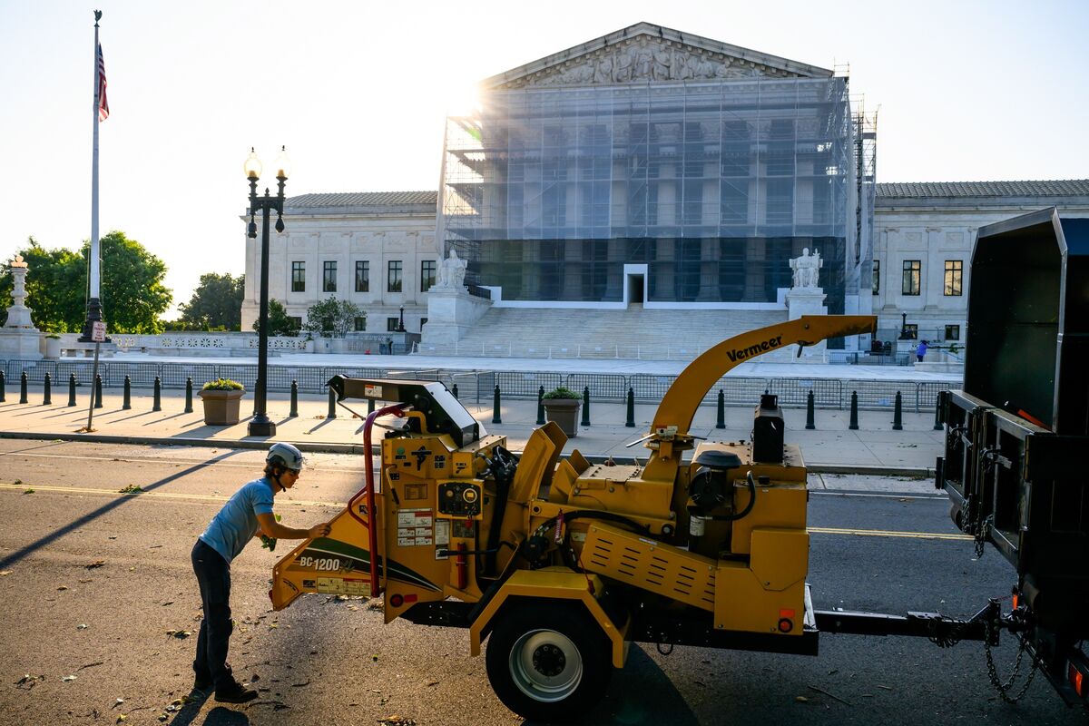 US Supreme Court Reviews Legality of Trump Tariffs Amid Appeals